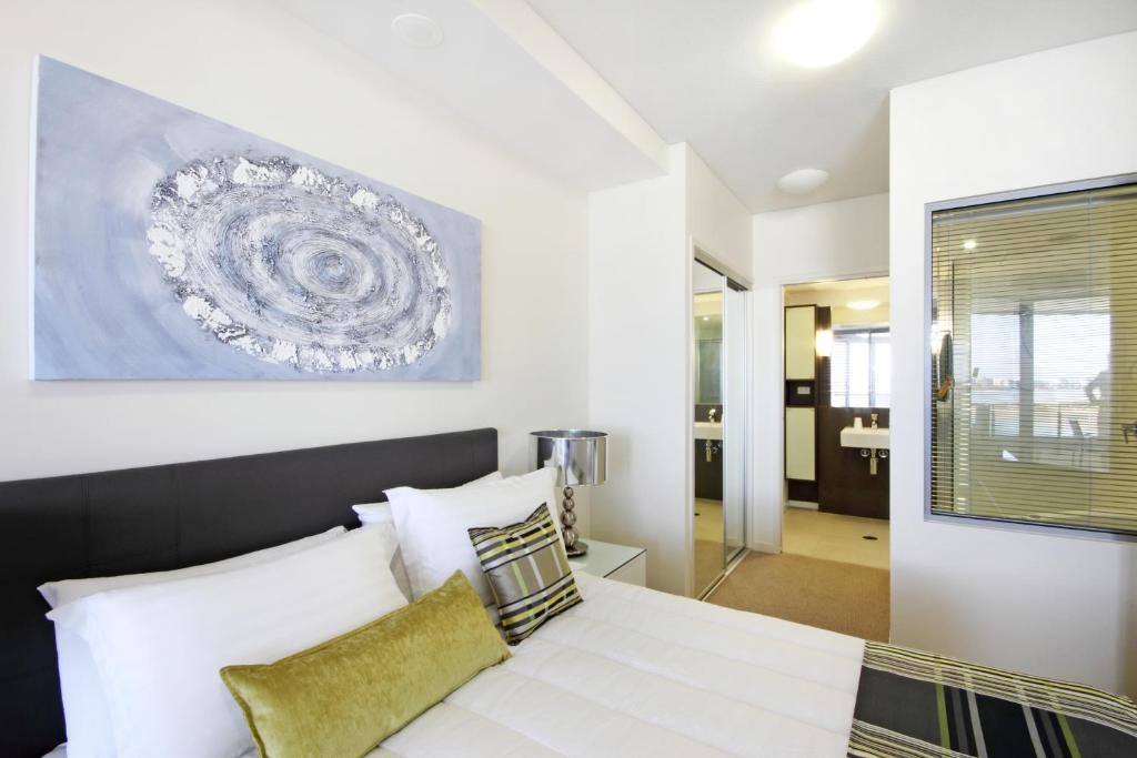 Monaco Caloundra Aparthotel Bilik gambar
